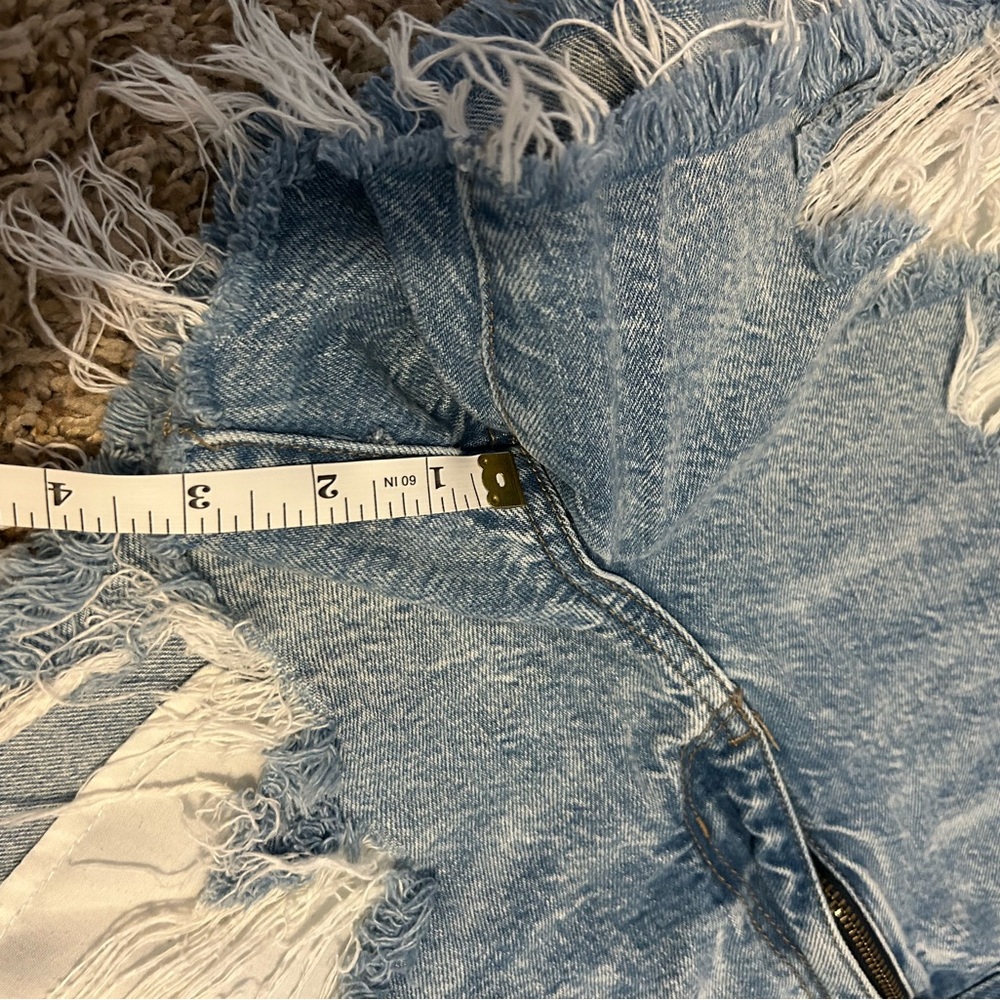 American Eagle Outfitters Women's Distressed Blue Denim High Rise Mom Shorts - Picture 7 of 8